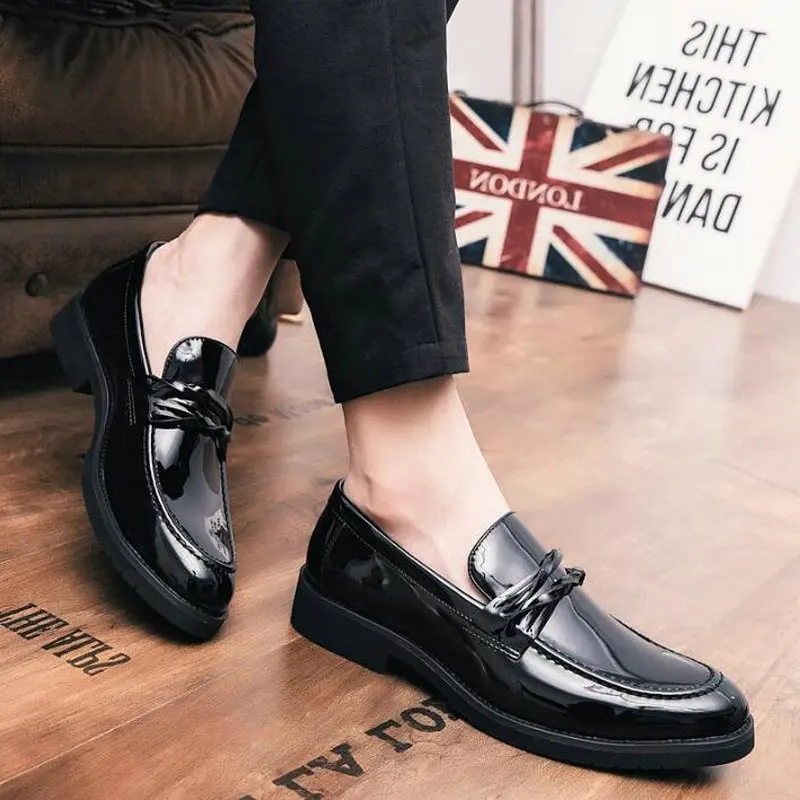 Мужские броги в британском стиле; туфли с острым носком; Новинка; белые и черные свадебные туфли; Мужские модельные кожаные деловые вечерние туфли-оксфорды; A21-30