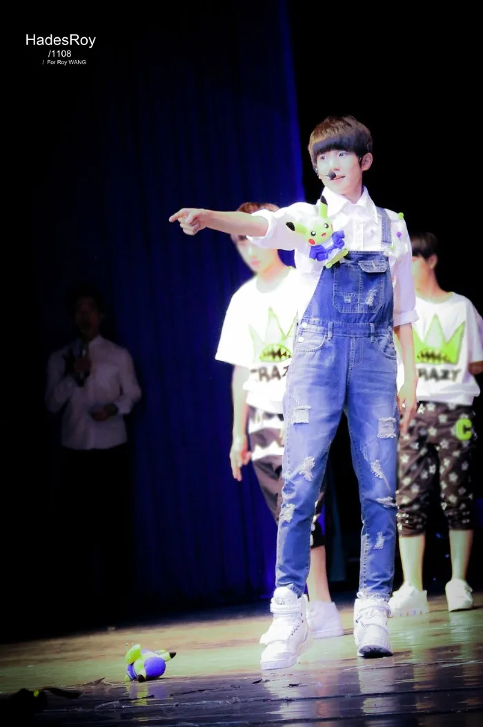 Мужская и женская одежда Tfboys брюки на тонких бретельках джинсовые штаны с дырками школьная одежда костюмы диджея певца