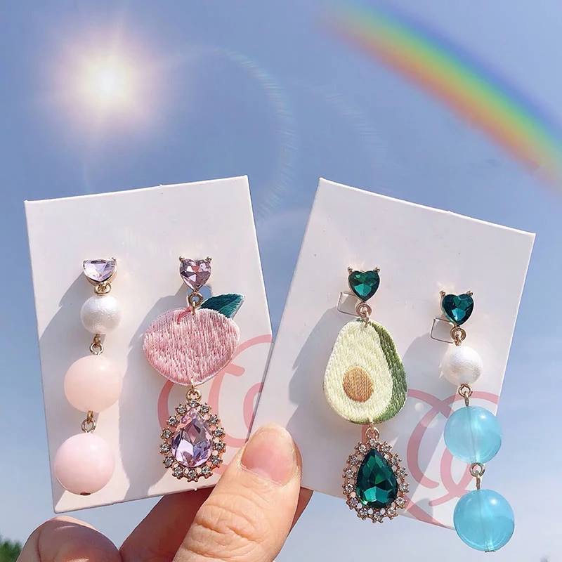 

2019 New Cute Hand Made Avocado Ear Nails Peach Embroidery Asymmetric Creative Fruit Crystal Earrings For Women Girls Jewelry