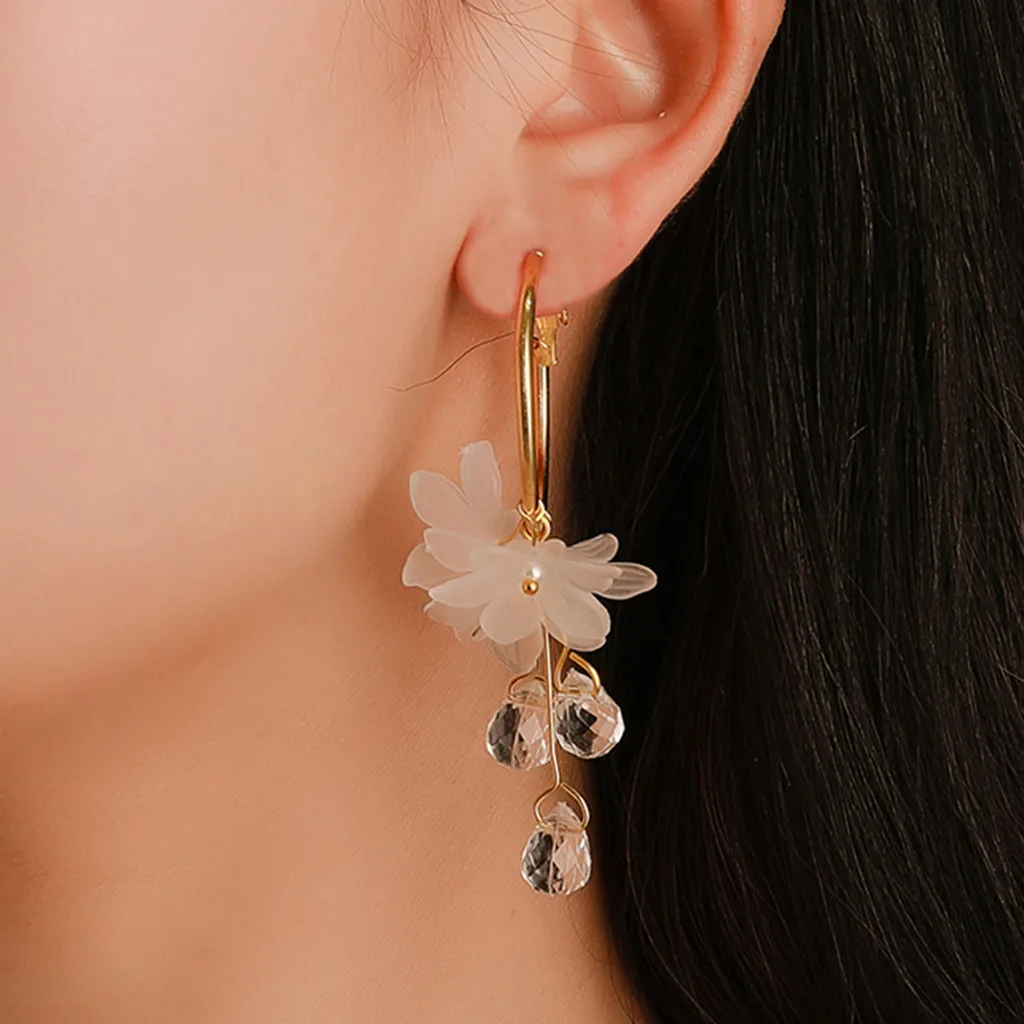 

Sweet Temperament White Flower earrings for women shiny Crystal Pendant Metal Earrings Ladies Jewelry