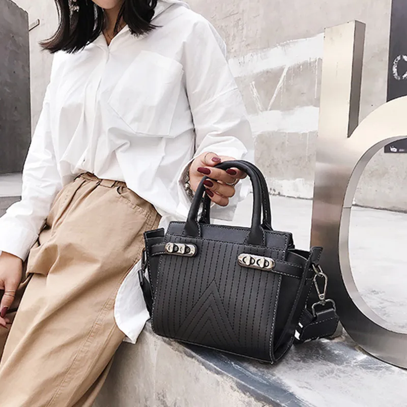 

Autumn 2018 Women Large Big PU Leather Handbag Wing Bag Trapeze Handbag Elegant Lady Chain Belt Shoulder Bag Crossbody Bag