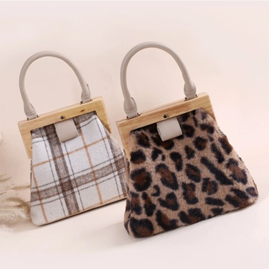 Luxury Vintage Plush Leopard Women Handbag Wool Plaid Shoulder Messenger Bag Designer Wooden Clip Evening Bag Mobile Phone Bag Luxury Vintage Plush Leopard Women Handbag Wool Plaid Shoulder Messenger Bag Designer Wooden Clip Evening Bag Mobile Phone Bag