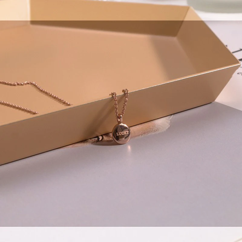 Ожерелье с надписью Lucky, розовое золото, маленькая круглая подвеска, трендовые простые ожерелья для женщин, ювелирное изделие, индивидуальный шарм, колье, подарок