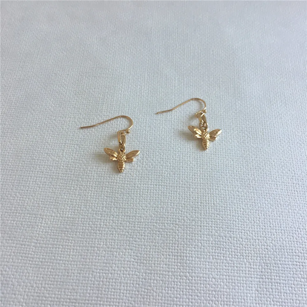 

FASHION JEWELRY TRENDY SIMPLE GOLD COLOR PLATING THE BEE SHAPE EARRINGS