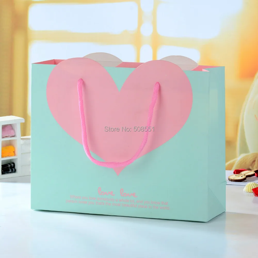 Packaging Paper Bags Heart Shaped Fashion Gift Paper Bags with handles