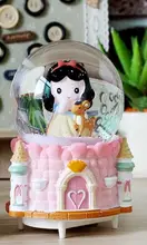Romantic rose lovers with a light spring type snow crystal ball ball music box music box handicrafts