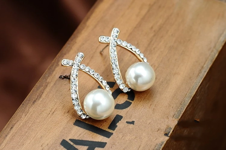 

2019 Hot Jewelry New Brand Design Gold Color Pearl Stud Earrings For Women 2018 New Accessories Wholesale earrings