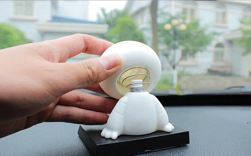 Робот Baymax качающейся головой