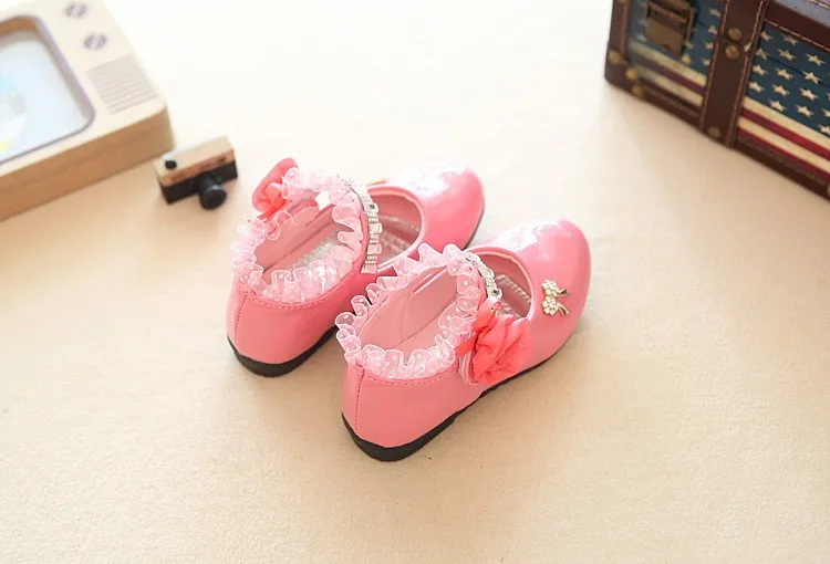 J Ghee/весенне-осенняя Новая модная обувь для девочек из лакированной искусственной кожи, расшитая бисером, Цветочная кружевная обувь принцессы для детей 4 цвета