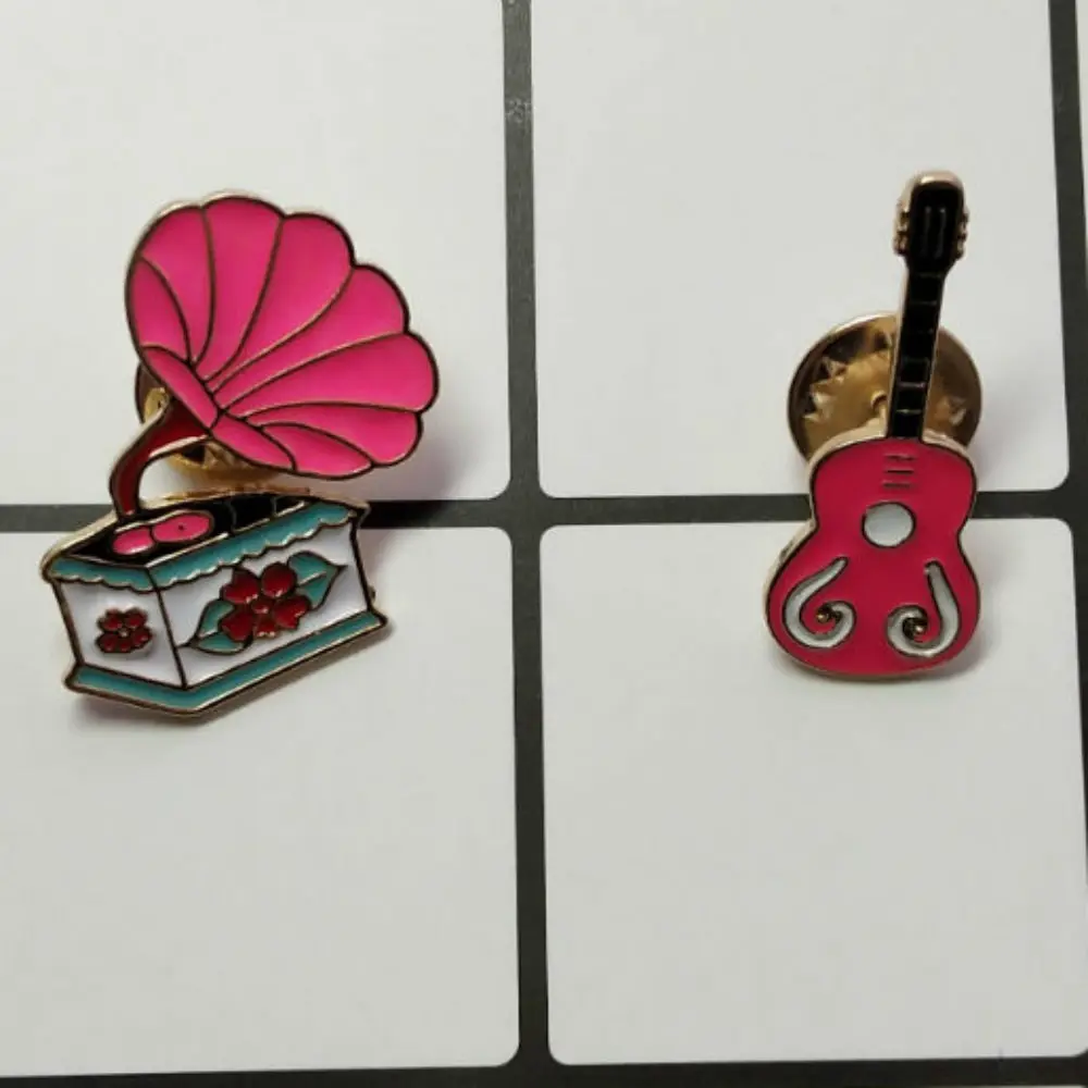 

1Pc Guitar Gramophone Icon Badge Metal Brooch Pin For Clothes Bag Cap Diy Craft Decoration Accessory Ornament High Quality