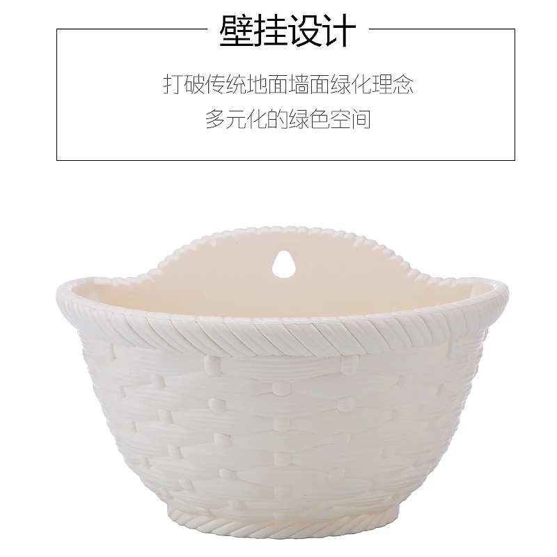 

Style of plastics hanging flowerpot, green radish and rattan weaving on hanging balcony of Diaolan