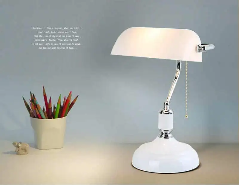 ArtPad Emerald Green Bank Lamp Antique Chinese Light Red Solid Base Classic Table Lamps For Study Living Room Bedroom Decorative