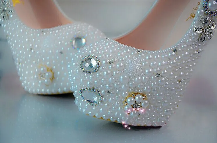Элегантные женские Формальные туфли с круглым носком; жемчужное свадебное украшение из хрустальных бусин; женские Вечерние туфли на высоком каблуке, Украшенные бусинами