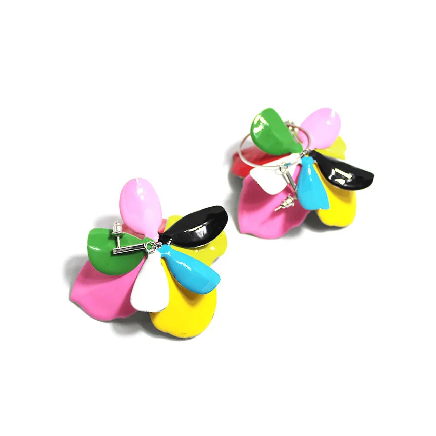 

New European style Baroque iron flower asymmetrical earrings show earrings 953