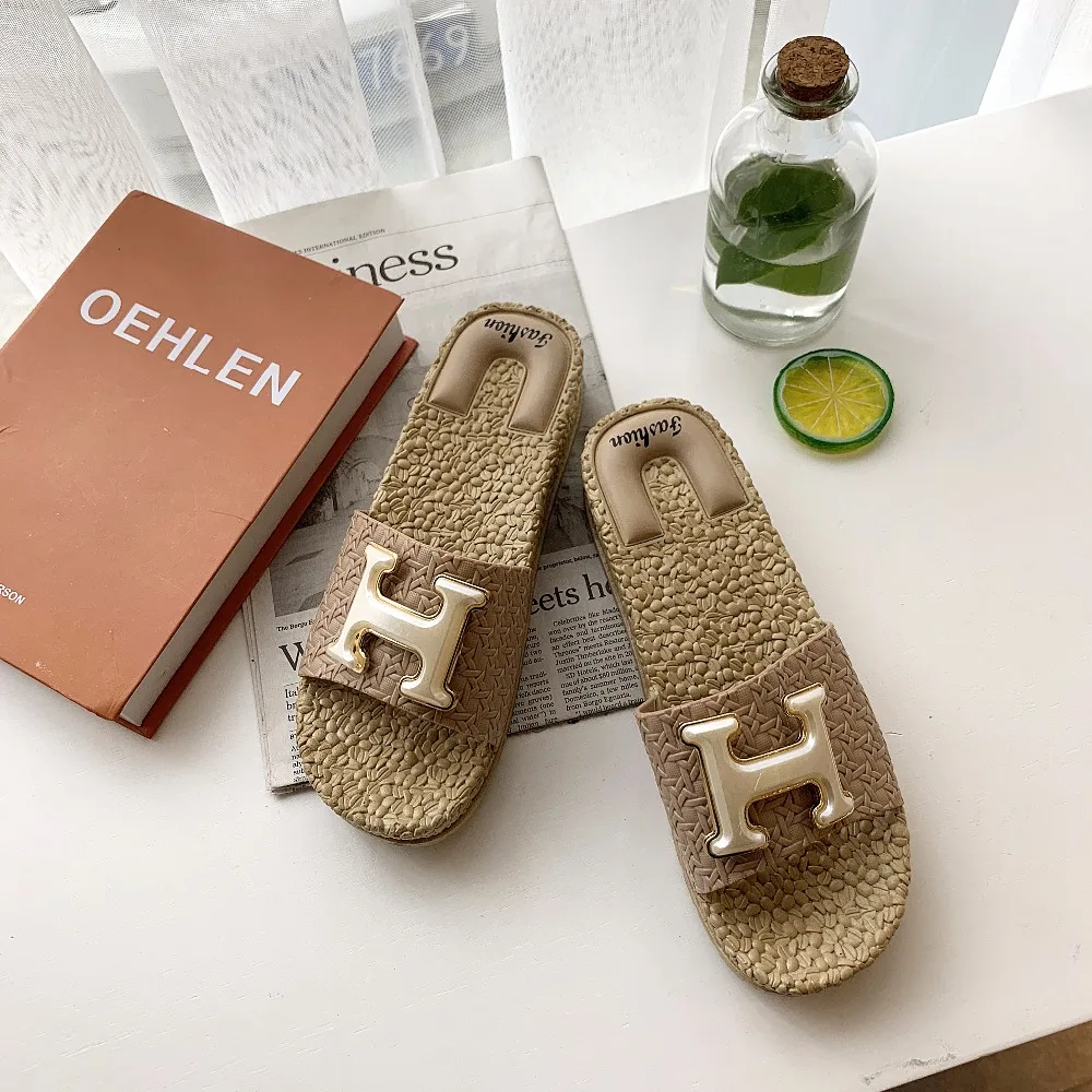 

Fashion Slippers Women Slides 2019 Summer Shoes Metal Flat Beach Shoes With Sapato Feminino Casual Outside Ladies Flip Flops