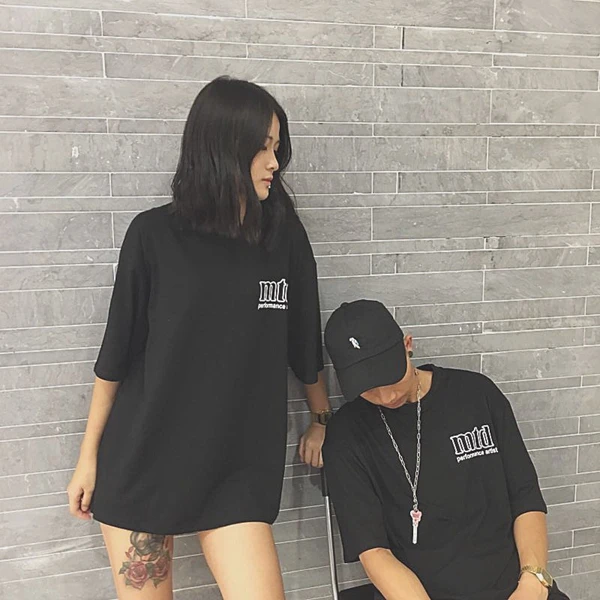 Camiseta Mujer 2018 estilo veraniego Tops Corea Ulzzang Harajuku Camiseta para Mujer letras góticas estampadas camisetas sueltas Camiseta Mujer 2018 estilo veraniego Tops Corea Ulzzang Harajuku Camiseta para Mujer letras góticas estampadas camisetas sueltas