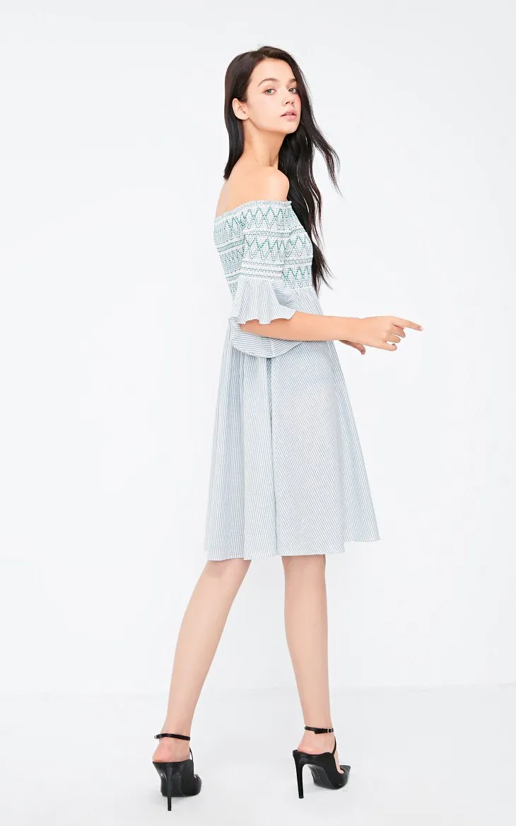 Vero Moda Полосатое платье с открытыми плечами и расклешенными рукавами | 31836Z518