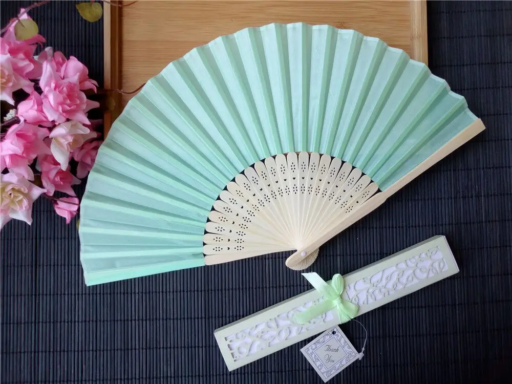 30 pcs/lot Personalized Luxurious Silk Fold hand Fan in Elegant Laser-Cut Gift Box+Party Favors/wedding Gifts+printing - Цвет: Мятно-зеленый