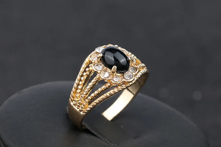 2679770405_2077696031