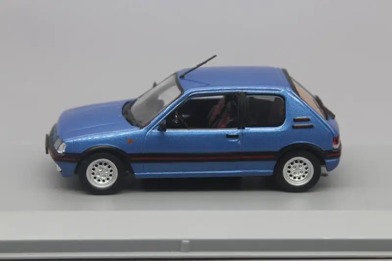 1:43 peugeot 205 GTI 1984 л 1994-сплав модель автомобиля литой металл игрушки подарок на день рождения для детей мальчик другой