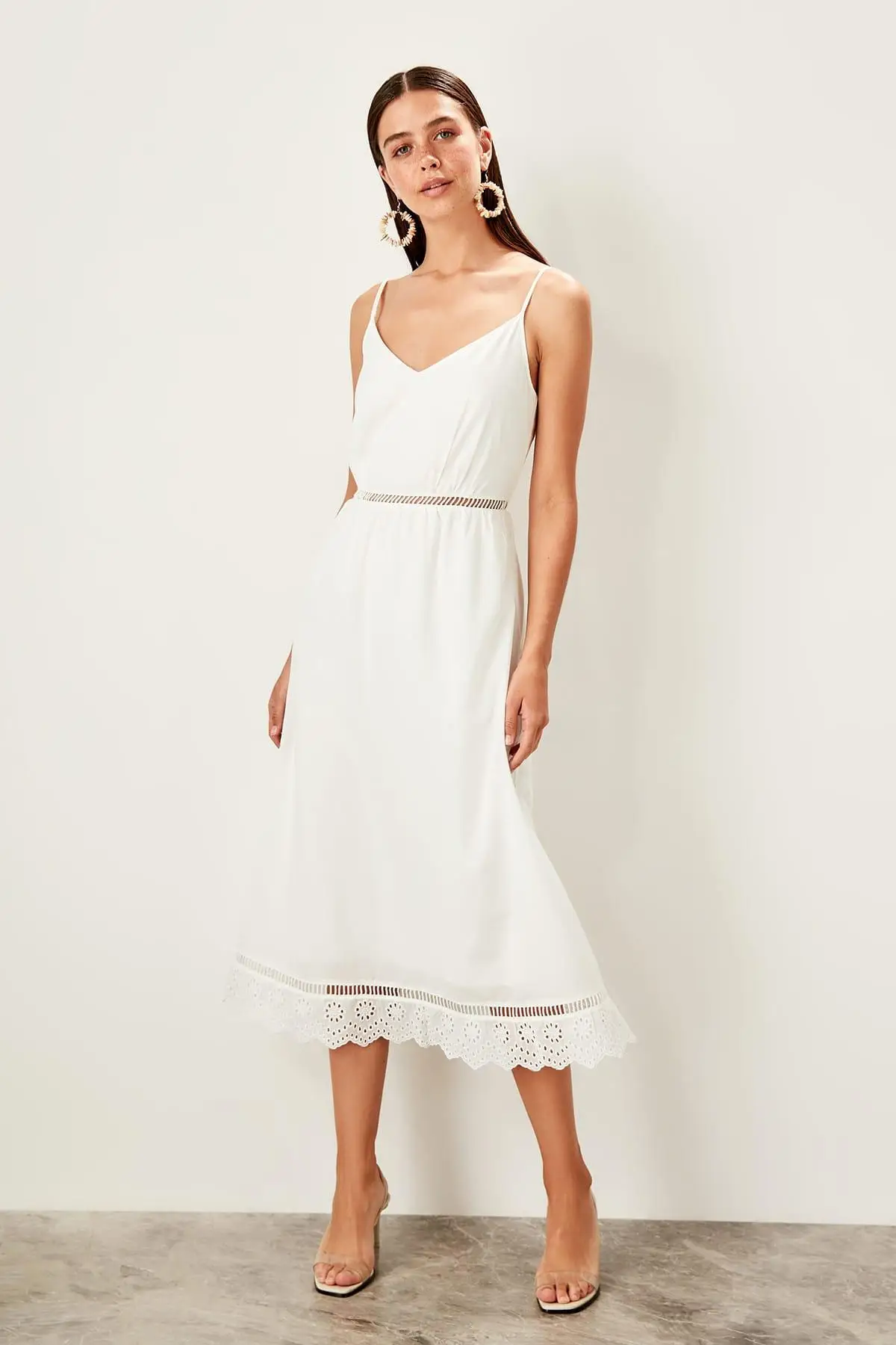 Trendyol белое платье с бретельками TWOSS19XO0102