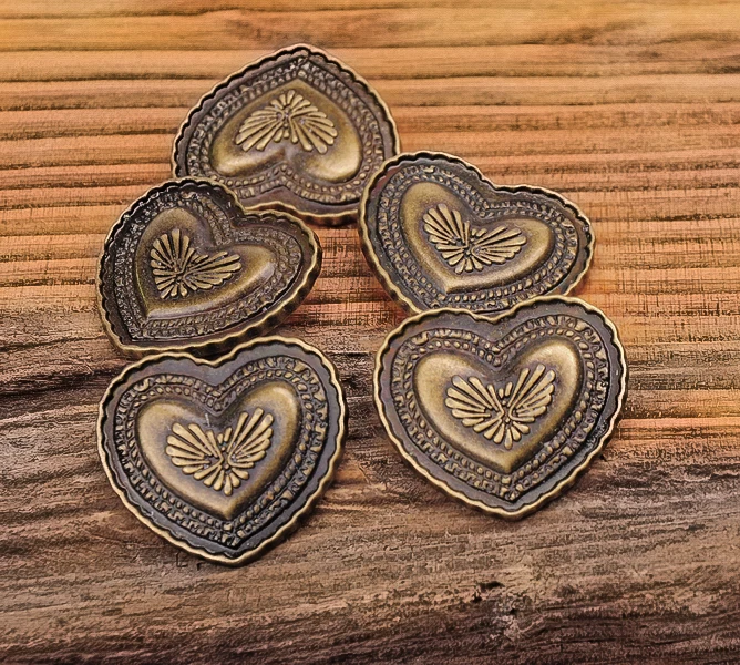 

F41 Lot 10PCS Vintage Heart Studs Set Conchos Biker Style Leather Handcraft Findings Rivetback