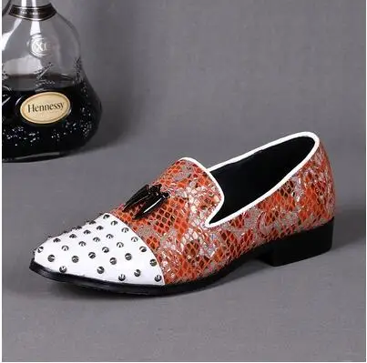 

Spring and summer men casual leather shoes lazy driving shoes leather pointed rivet male shoes designer host wedding shoes