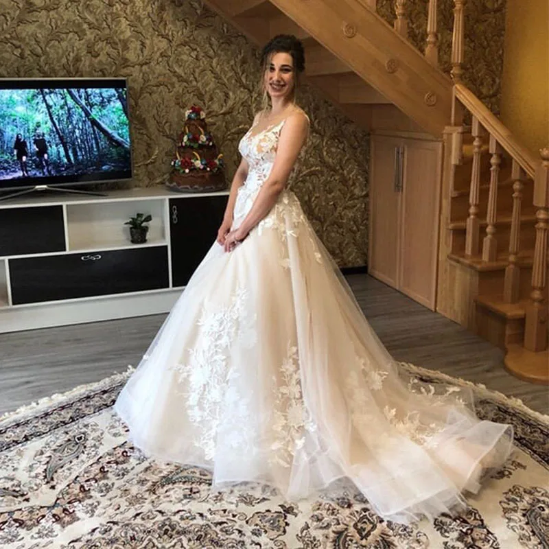 

Fabulous A-line Wedding Dresses Scoop Neckline Sleeveless Nude Tulle Appliques Bridal Dress Long Robe De Mariee Sweep Train