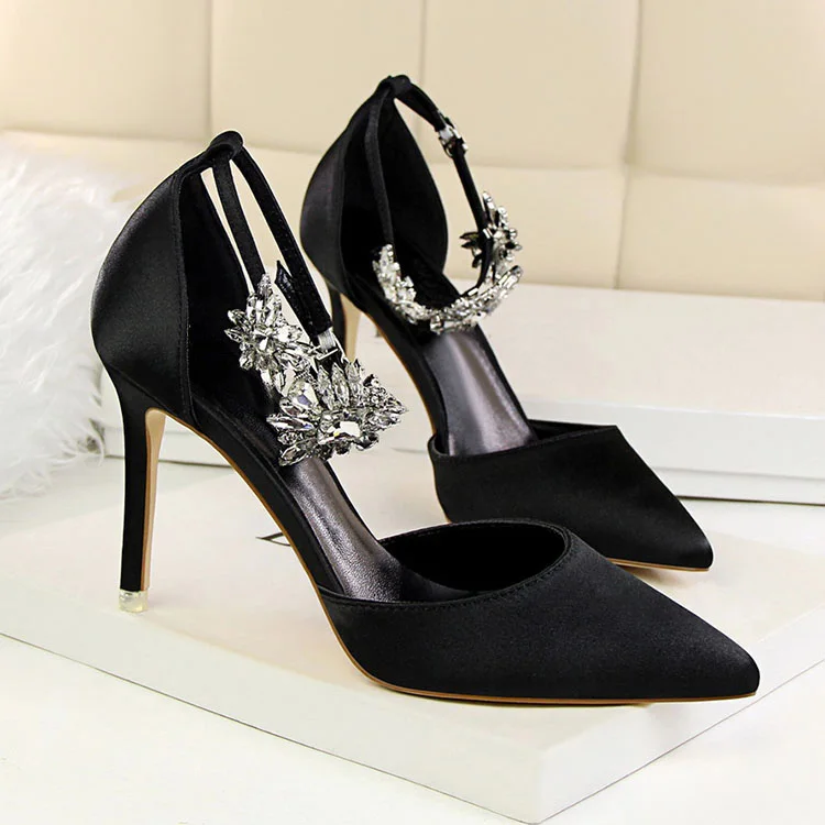 HTB1EANNEuySBuNjy1zdq6xPxFXau