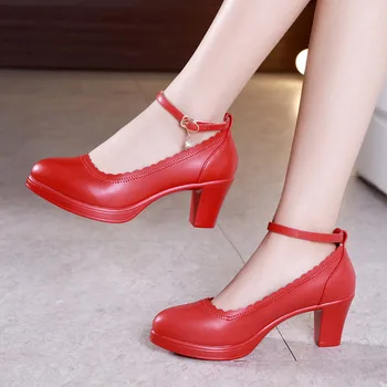 

2019 red wedding shoes round head large size women's shoes shallow mouth word buckle with a thick with a model cheongsam show