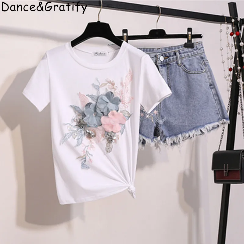 

European Summer 2019 Woman New 3D Flowers Embroidered Short Sleeved Cotton T-shirt + Denim Shorts Suit Beading Jeans Sets