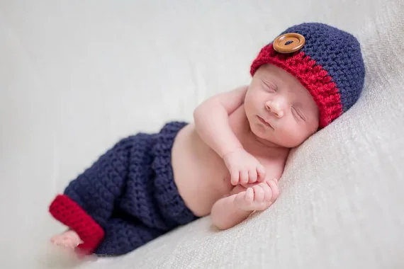 Вязаный костюм для новорожденных, реквизит для фотосъемки новорожденных. Комплект для малышей из 2 предметов: вязаная шапка с героями мультфильмов+ штаны, темно-синий и красный