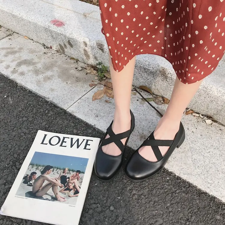 

2020 spring new women's flat shoes Korean wild Harajuku style retro Japanese casual round head single shoes