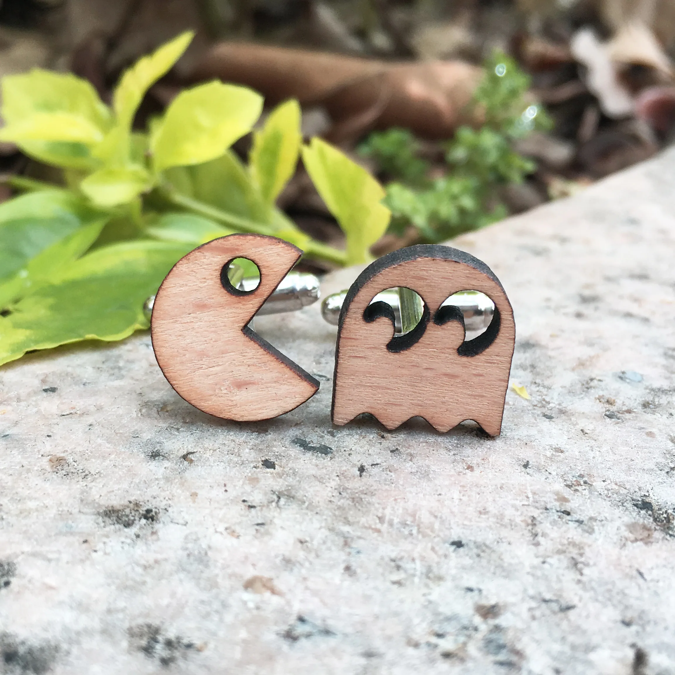 

Cute Game Style Laser Engraved PacMan Cufflinks 80s Namco Wooden Cufflink Geeky Wooden Jewelry X 5 Pairs