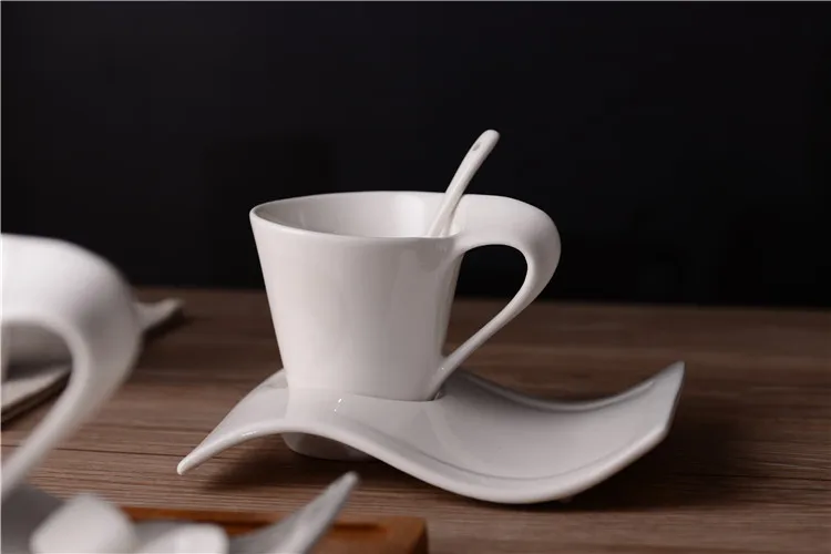 Креативная волнистая керамическая необычная кофейная чашка и блюдце набор Европейская маленькая Роскошная пара 200 мл кофейная чашка