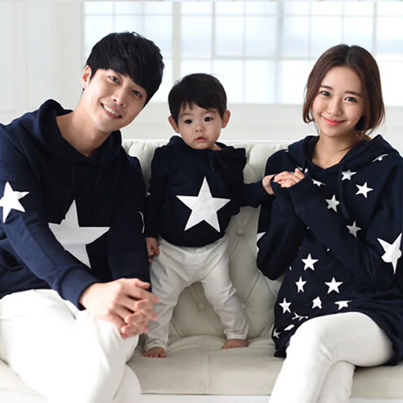New Autumn Winter Family Matching Clothes Cotton Stars Printed Family Hoodies Mother And Daughter Clothes Father Son Outfits