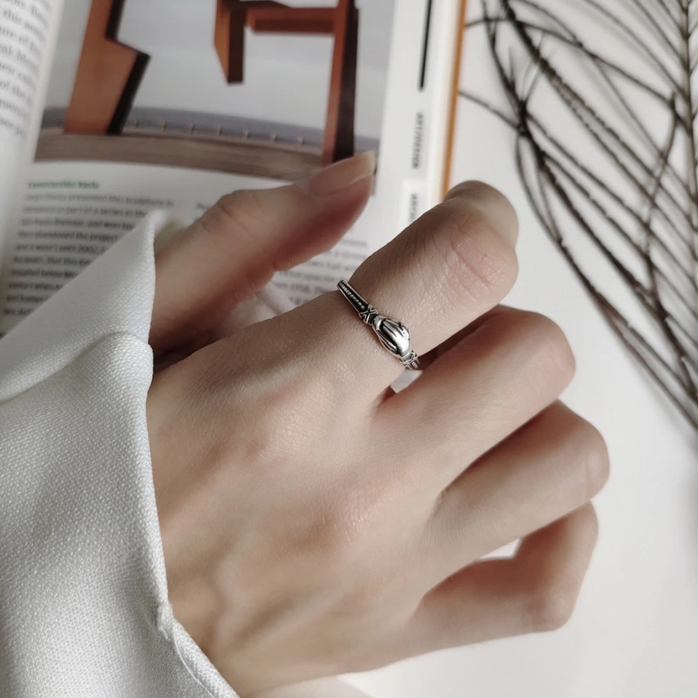 

925 Sterling Silver Friendship Jewelry Vintage Protective Love Warm Hand in Hand Hug Ring For Girlfriend Amulet Wedding Rings