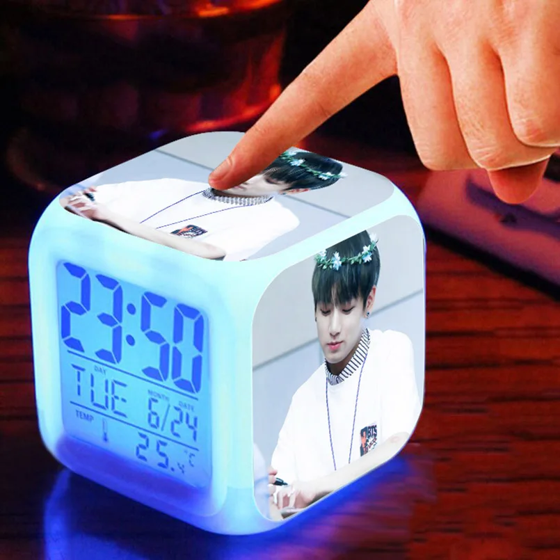 Час бтс. Часы БТС. BTS будильник. BTS Alarm Clock. Светодиодные часы BTS.