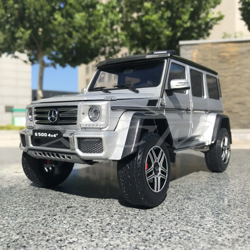 Литая модель автомобиля почти настоящая для G-Class 4x4(серебро) 1:18+ маленький подарок