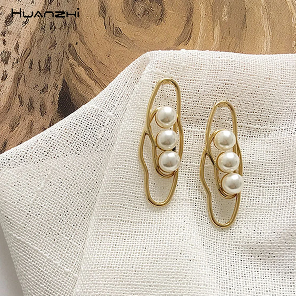 

HUANZHI 2019 Imitation Pearls Dots Hollow Pea Creative Distortion Vintage Korean Drop Earrings for Women Wedding Girl Jewelry