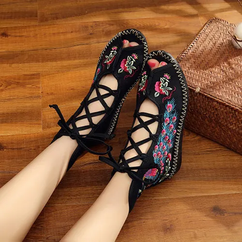 Veowalk/женские парусиновые сандалии-гладиаторы с открытым носком и вышивкой павлина; женская летняя Тканевая обувь на плоской подошве ручной работы на шнуровке в китайском стиле - Цвет: Model 1 Black
