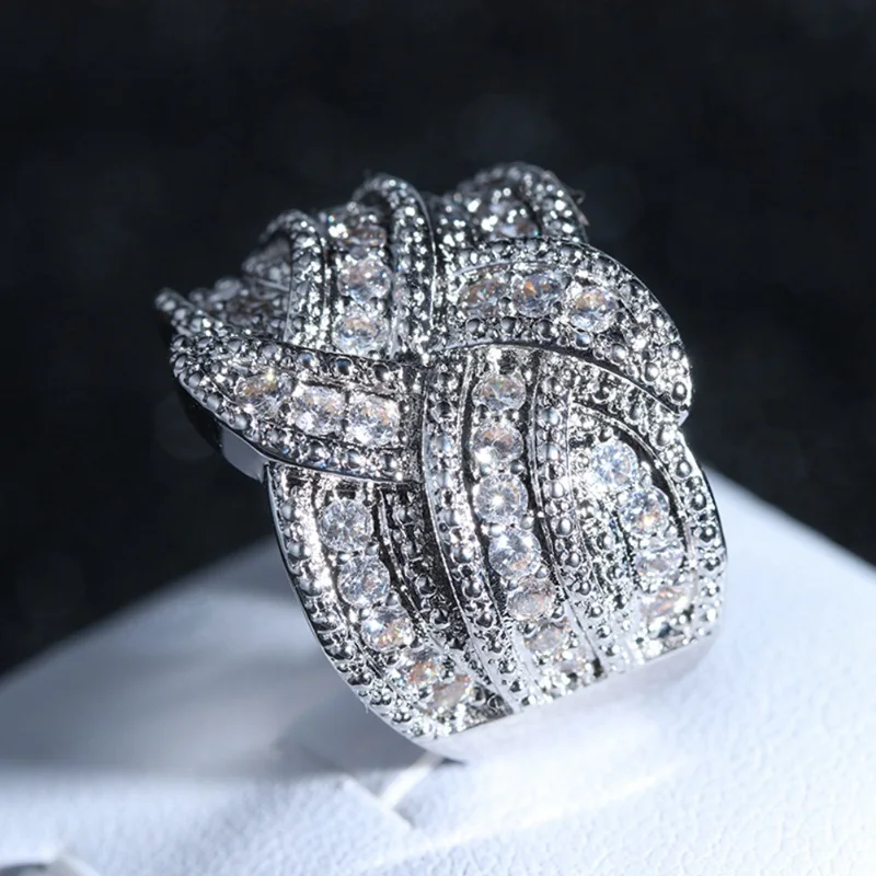 

Female Ladies Ring Fashionable Luxury Large Silver Ring with Zircon Super Shiny Lady Fashion Wedding Engagement