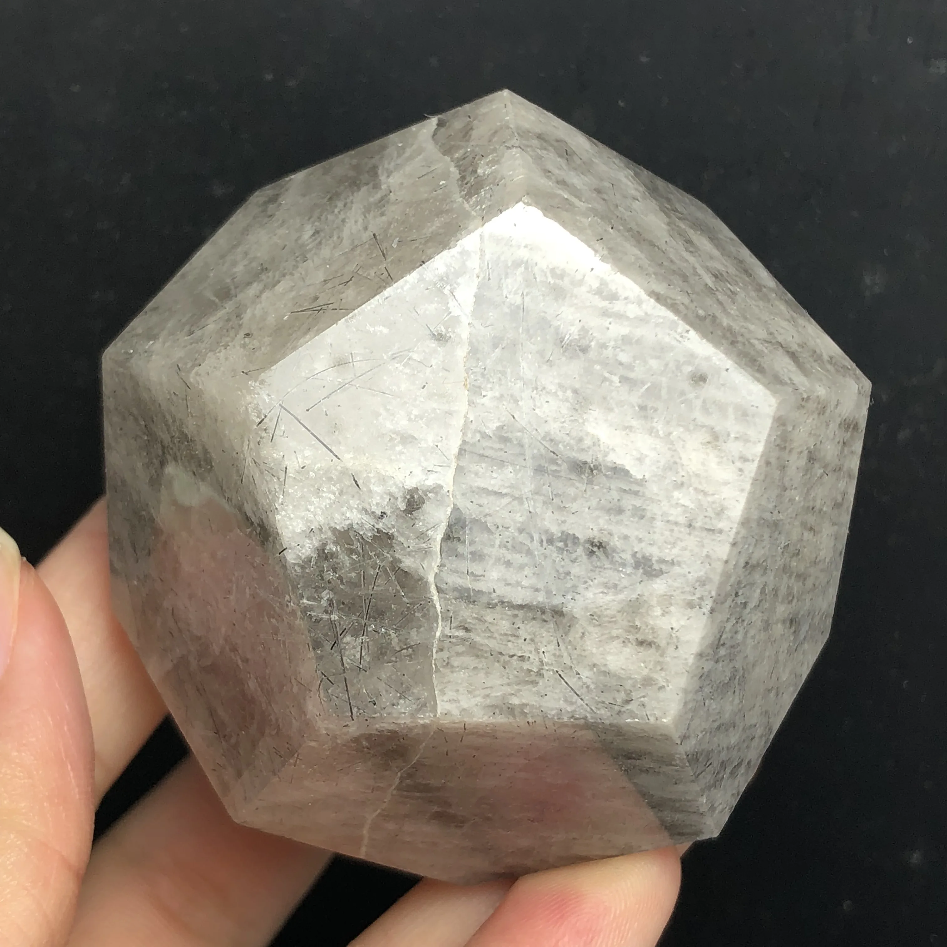 аметист-близнецы минерал. кристалл земли. пирит фиолетовый. радужный флюорит камень. кристалл земли.