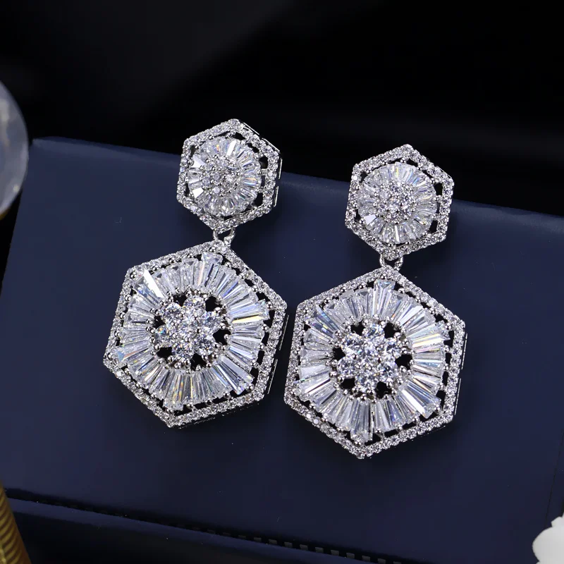 

Inlaid Korean Version White Zircon 925 Sterling Silver Dangle Earring For Women M02-E0156