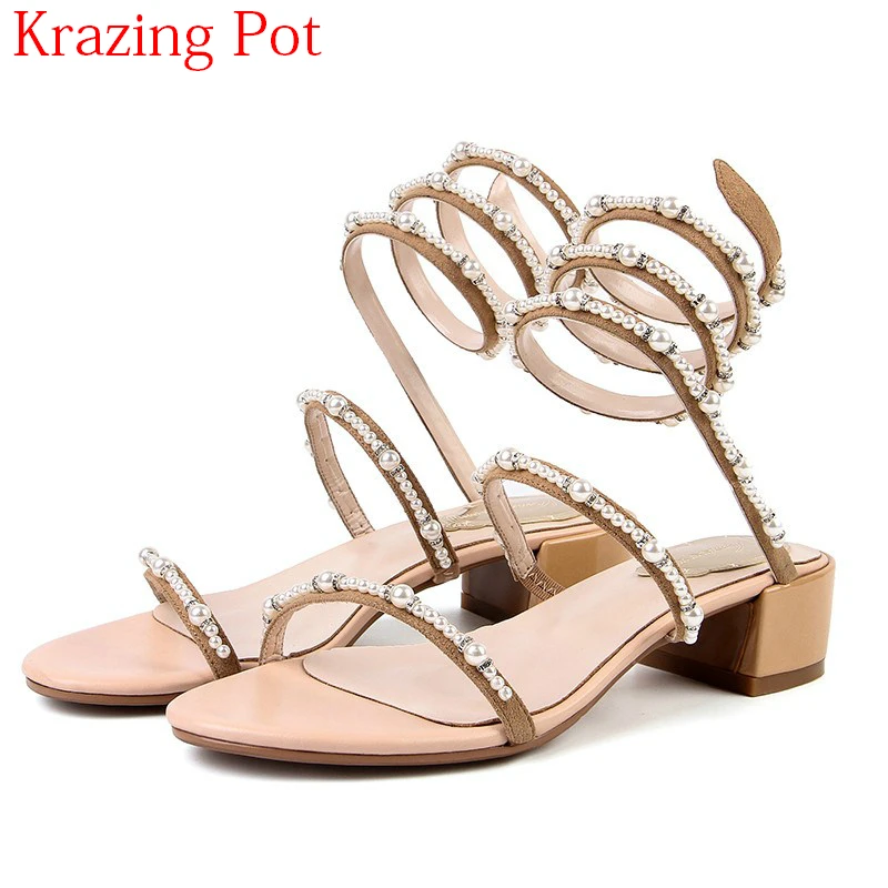 

2018 Kid Suede Pearl Crystal Gladiator Elegant Slip on Thick Med Heel Women Sandals Streetwear Sweet Slingback Party Shoes L9f8