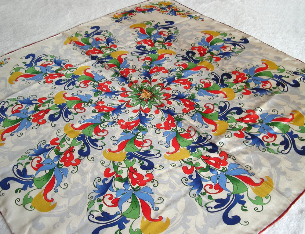 

Fashion Spring And Autumn Symmetry Print Silk Scarf Women Hand Roll-Hemmed Silk Twill Infinity Square Shawl