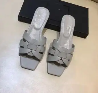 light grey flats Moraima Snc/кожаные шлепанцы на плоской подошве с перекрестной шнуровкой; летняя пикантная обувь с открытым носком; женские шлепанцы ярких цветов; пляжная одежда; сандалии - Цвет: light grey flats