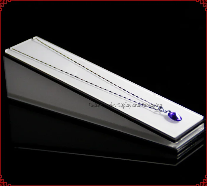 

High Quality Horizontal Acrylic Necklace Display Rack Jewelry Holder Pendant Showing Stand Necklace Showcase in White and Black