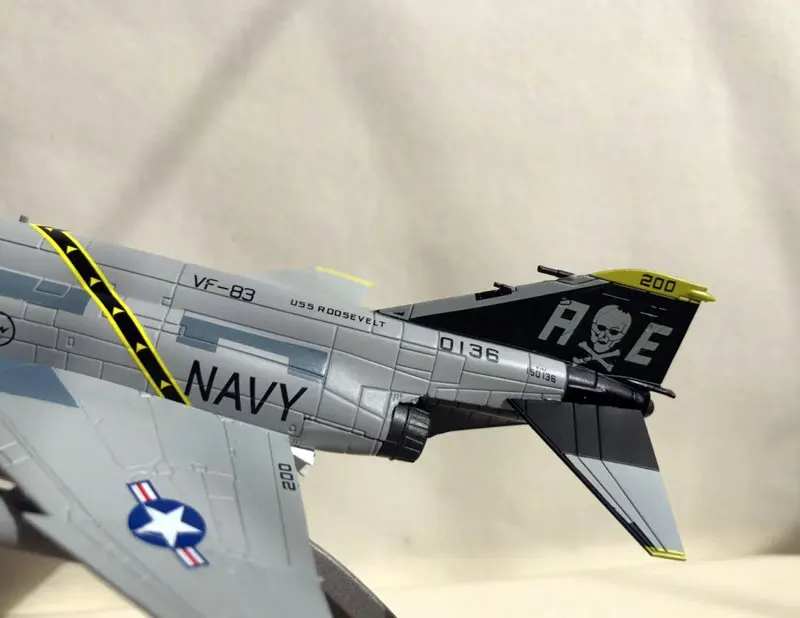 WLTK военная модель 1/100 масштаб F-4 Phantom II VF-84 Jolly Rogers Fighter литой металлический самолет модель игрушки для сбора/подарка