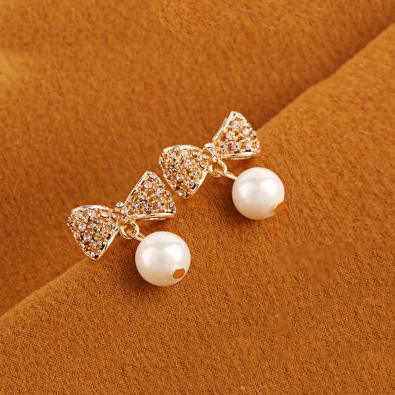 

Free Wings 2018 New Fashion champagne Color earrings Pearl bow stud earrings For Women